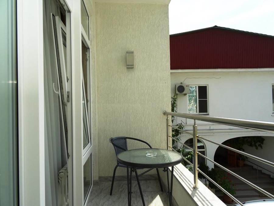 Номер «Стандарт улучшенный с балконом» гостевого дома «Оганес» - фото №123949