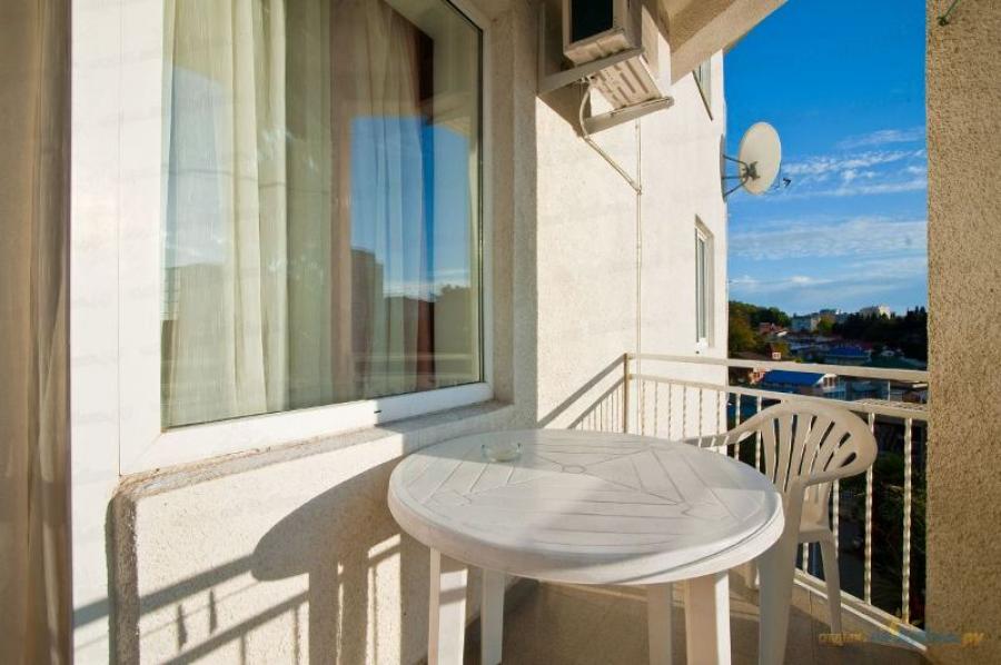 Номер «2х-местный с удобствами с балконом» гостиницы «Каравелла» - фото №139065