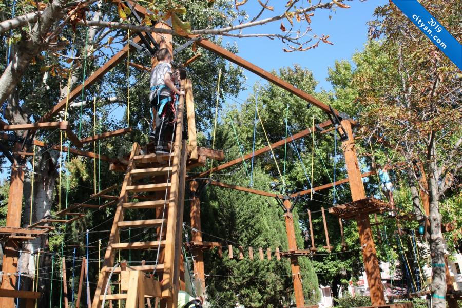 Кавказский заповедник гузерипль веревочный парк. Веревочный парк Гузерипль. Веревочный парк на высоте Адлер. Веревочный парк Трудармейский. Веревочный парк Туапсе Агой.