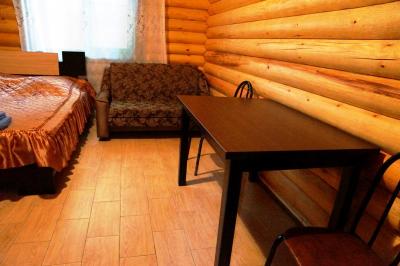 База отдыха Лазурит «Деревянный домик 2х-комнатный»