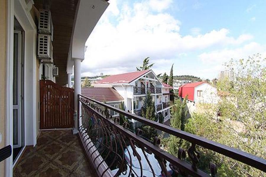 Номер «Стандарт с балконом» гостевого дома «Аквамарин» - фото №16191