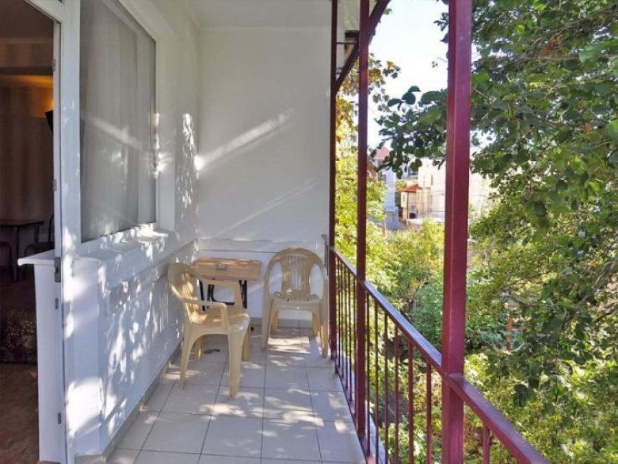 Номер «Стандартный с балконом №5, №6 » гостевого дома «Хот-Алушта» - фото №17459