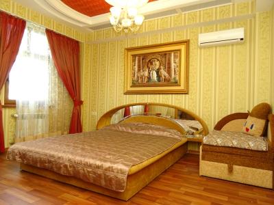 Гостиница Мини-гостиница Горького 19 в Алуште «2х-местный с доп местом»
