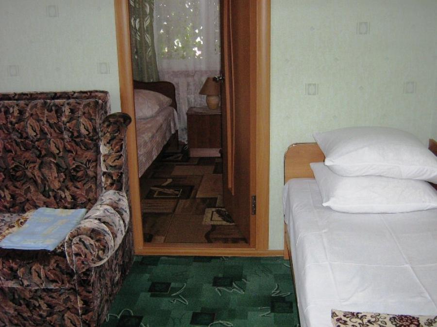 Номер «1-но, 2-х, 3-х комнатные номера с балконами или лоджиями с кухней и без» гостевого дома «Оазис» - фото №92662