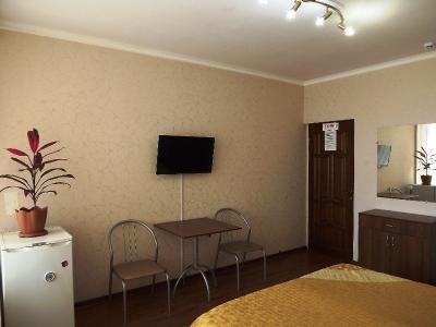 Гостиница Мини-гостиница Лукоморье «4х-местный 2х-комнатный с мини-кухней»