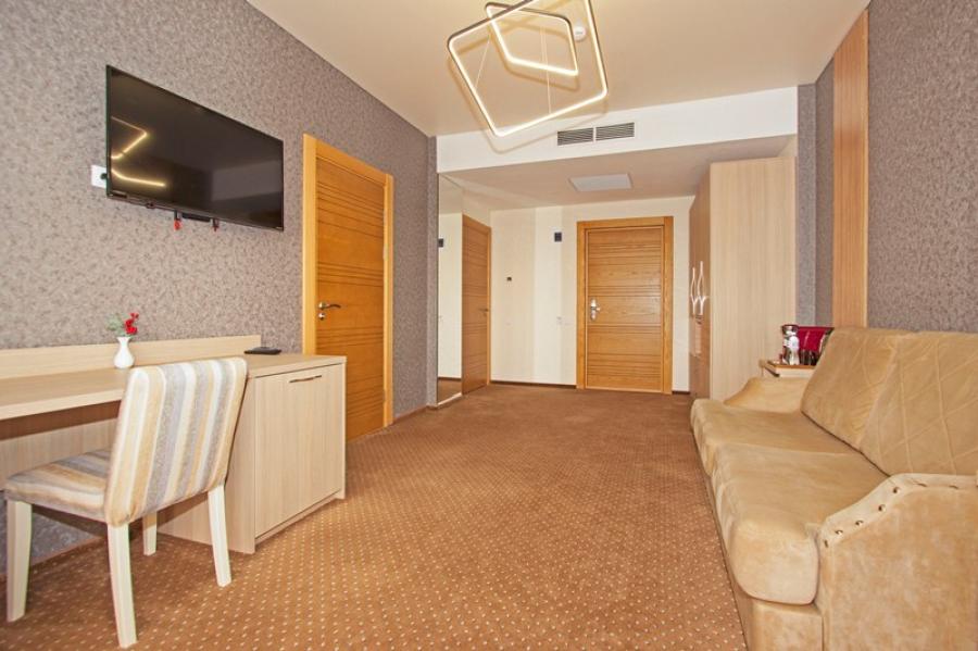 Номер «Люкс 2х-комнатный 2х-местный» гостиницы «SunMarInn курортный отель» - фото №102391