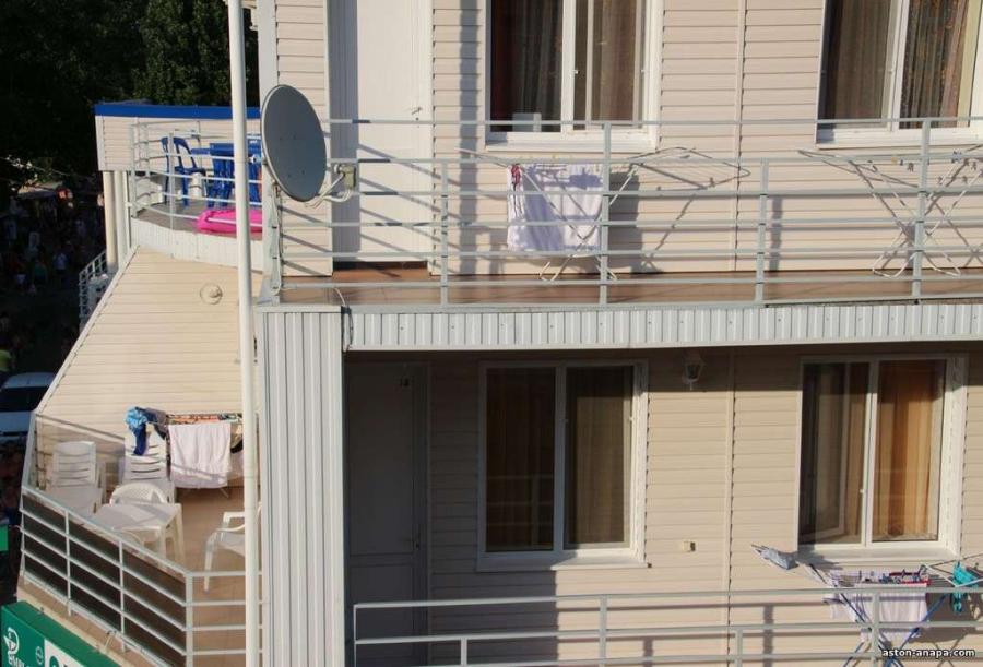 Номер «Люкс на 3м этаже с балконом на два номера и видом на море» гостиницы «АСТОН отель (бывший ГК «Ветеран»)» - фото №87980