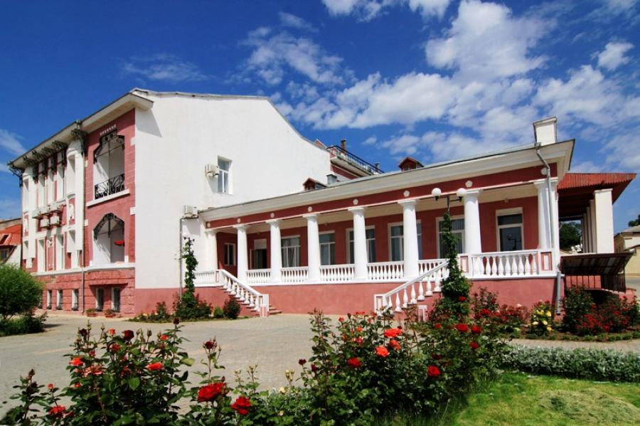 Лагерь троянда евпатория заброшен. Санаторий евпатория сочи. Дом отдыха в евпатории. Трехгорка евпатория. Парадиз евпатория.