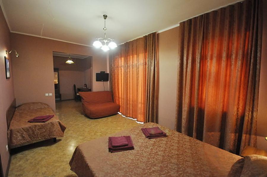 Номер «3х-местный повышенной комфортности » мини-гостиницы «Астория» - фото №133339