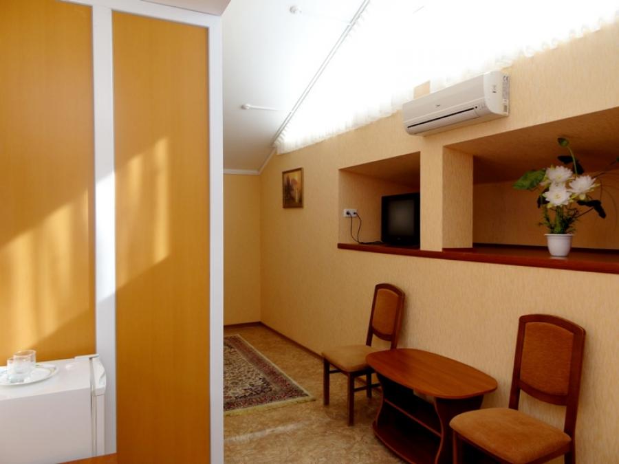 Номер «3х-местный с мансардными окнами (№30, 31)» гостиницы «Богема» - фото №20296