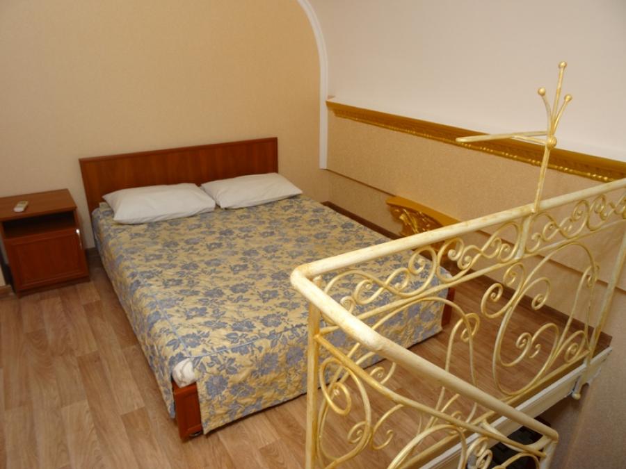 Номер «2х-комнатный 3х-местный в двух уровнях с лоджией (№ 2, 4)» гостиницы «Богема» - фото №20326