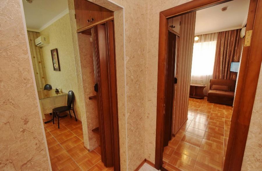 Номер «2х-комнатный с кухней и балконом» гостевого дома «Лакис» - фото №96850