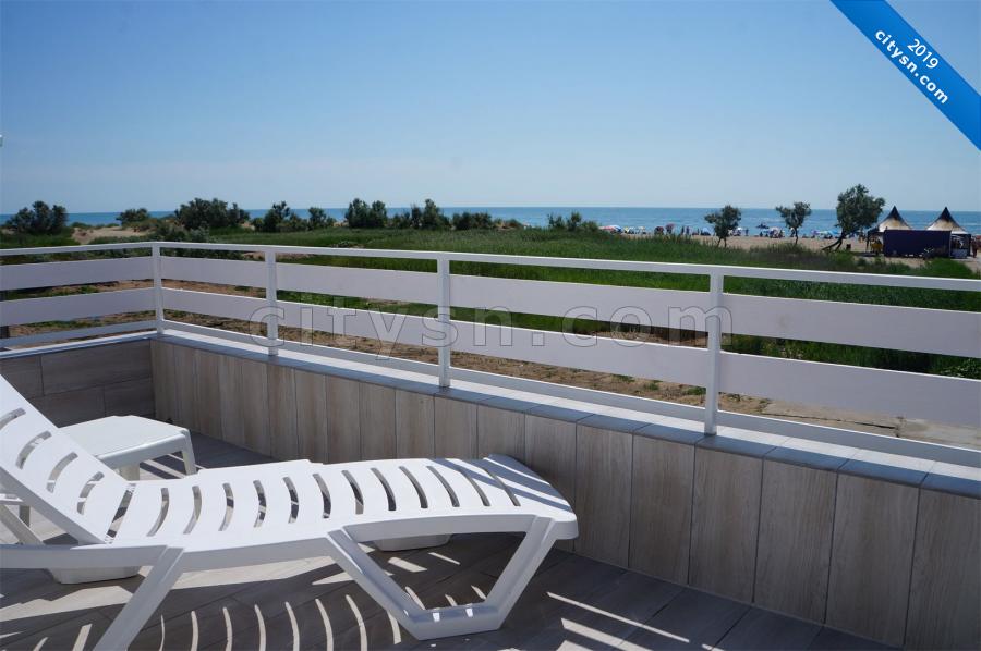Номер «Делюкс с террасой и видом на море» гостиницы «Happy Inn» - фото №155087