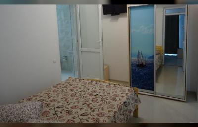 Гостиница Отель Крым «Однокомнатный 2-х местный номер с балконом и видом на поселок №2, 4, 20, 22»