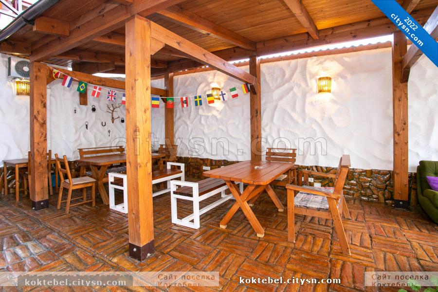 Столики во дворе - Гостевой дом - Casa De Lara 2 - Коктебель - Крым