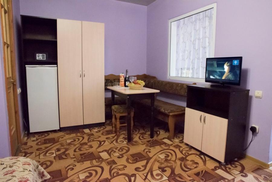 Номер «Комфорт семейный 2х-комнатный 
                » мини-гостиницы «Lavrio» - фото №49414
