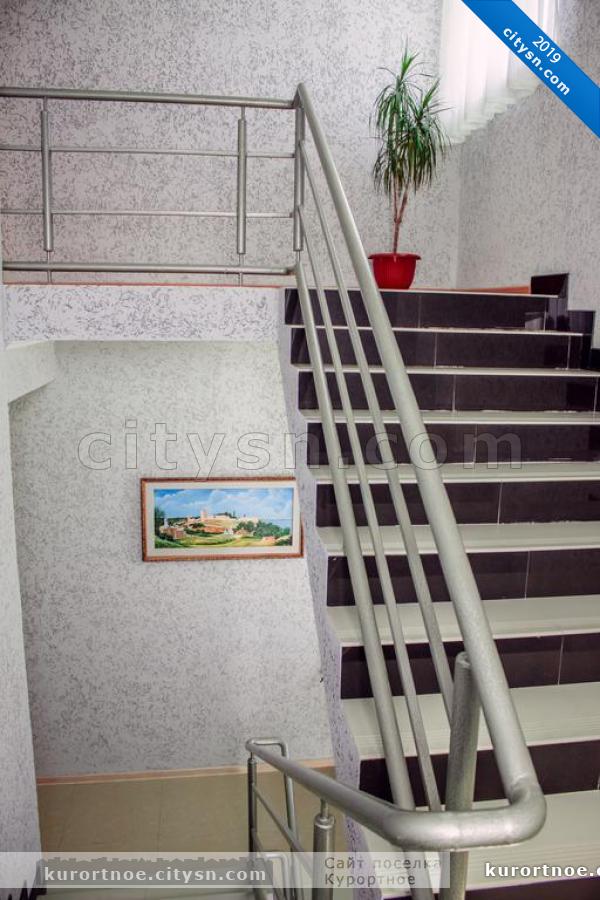 Лестница в гостевом доме Хаят в Курортом - Гостевой дом - Восток - Курортное - Крым