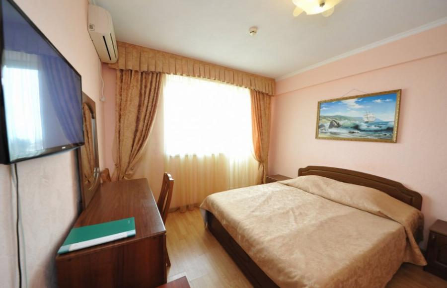 Номер «Полулюкс 2х-комнатный с балконом» гостиницы «Милана» - фото №122030