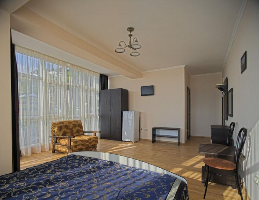 Номер «Полулюкс с балконом  » гостиницы «OMEGA» - фото №122158