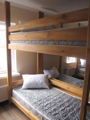 Хостел Dallas «Кровать в общем 6-местном номере для женщин»