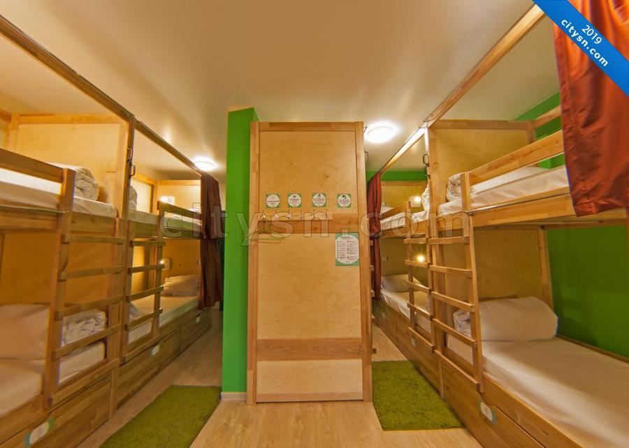 Номер «Кровать в общем 10-местном номере » хостела «Dream» - фото №172525