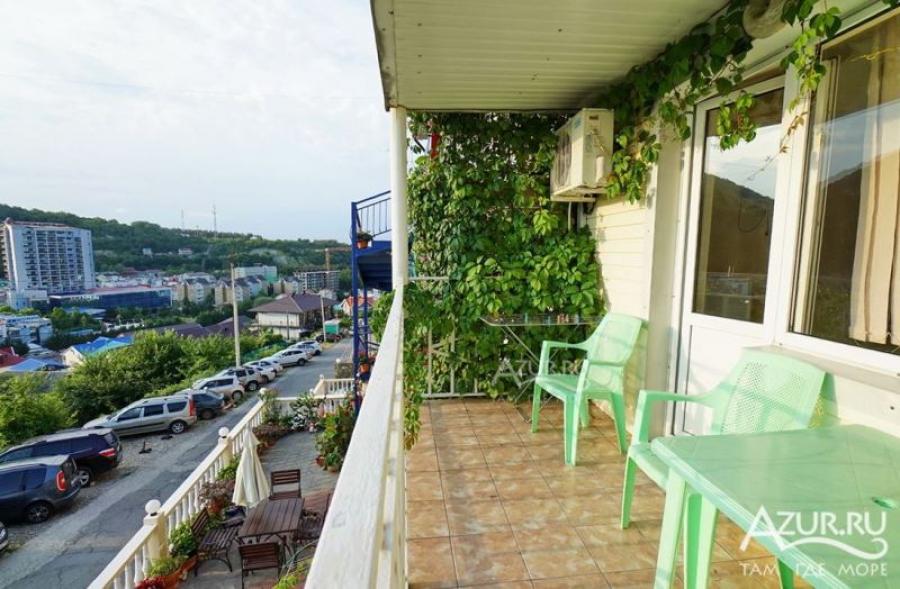 Номер «Стандарт 3х-местный с балконом» гостевого дома «Изамур» - фото №89975