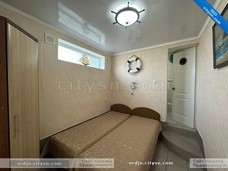 Номер «3-х местный номер» гостевого дома «Крымский кораблик» - фото №236017