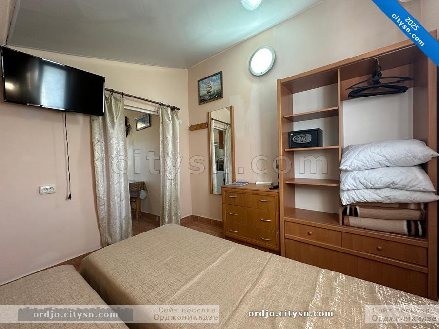 Номер «3-х местный номер» гостевого дома «Крымский кораблик» - фото №236037