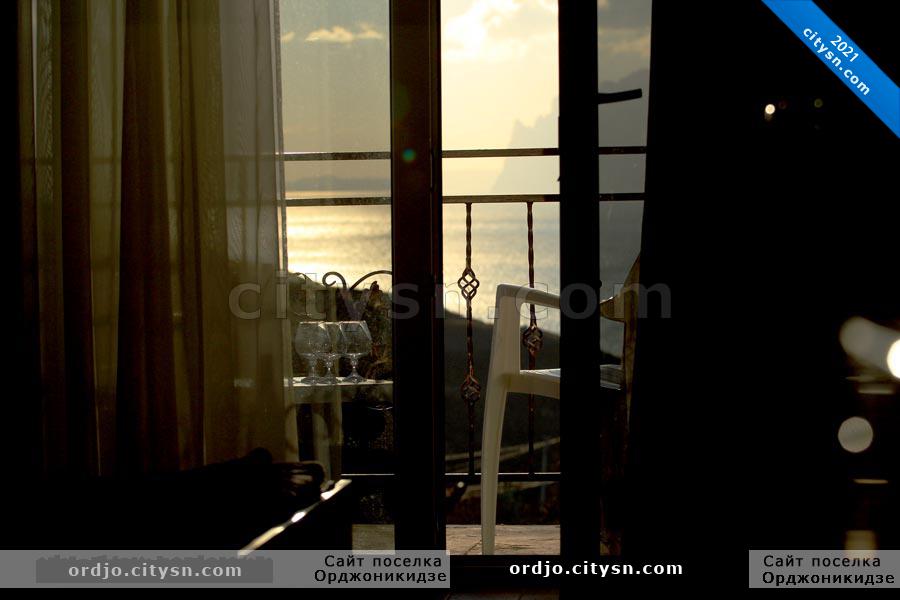Номер «Двухкомнатный люкс на 4 человека с балконом» гостевого дома «Белый Лебедь» - фото №219594
