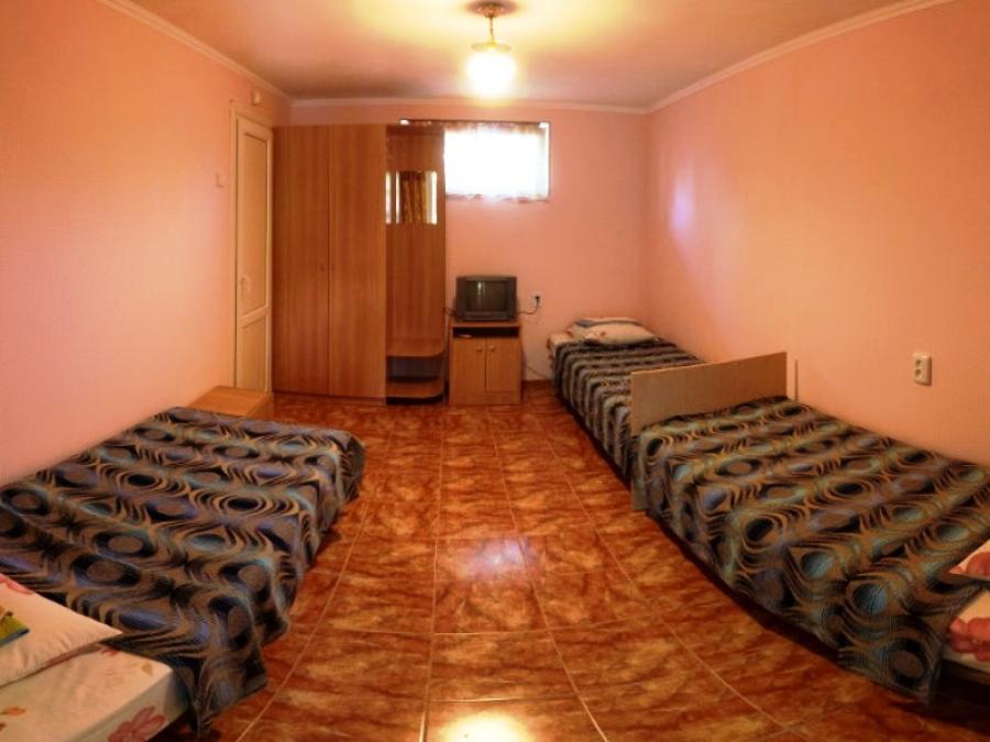 Номер «3х-местная комната с доп местом» гостевого дома «Малиновая 10» - фото №33493