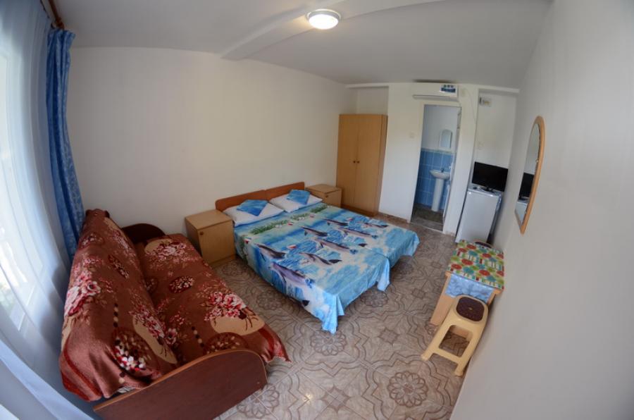 Номер «3х-местный со всеми удобствами» мини-гостиницы «Жемчужина Крыма» - фото №12286