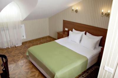 Гостиница Индиго «1-комнатный с удобствами в номере (4 этаж мансарда)»