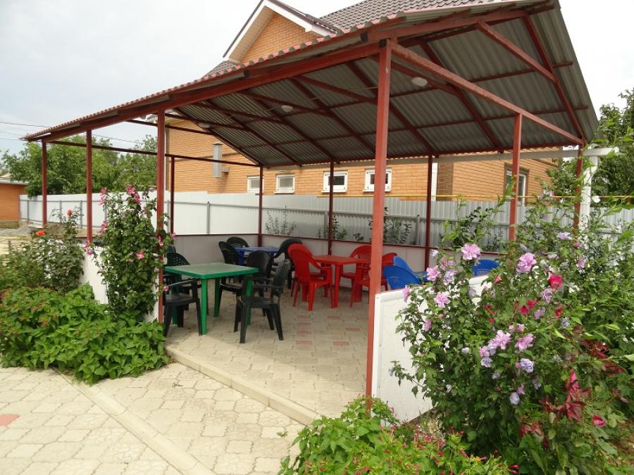 Тамань частный. От краснодара до моря. Тамань ул таманской армии. Тамань частный. Станица должанская домики на берегу моря.