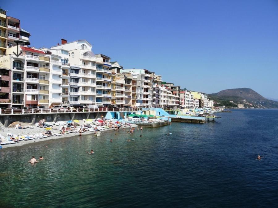 Алушта поселок утес. Эллинги в Утесе в Алуште. Поселок Утес Алушта. Крым Утес эллинги. Поселок Утес Крым эллинги.