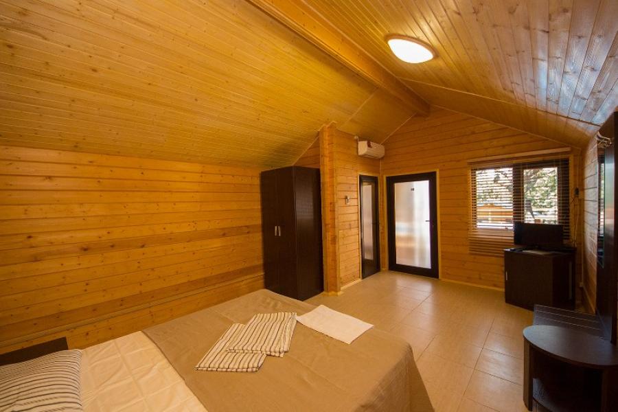 Номер «1-комнатный домик» базы отдыха «Лесной Дворик в Большом Утрише» - фото №104759
