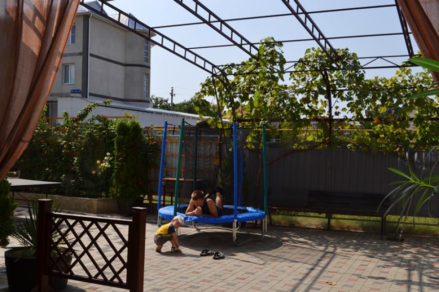 Гостевой дом карс витязево. Гостевой дом солнечный витязево. Витязево солнечная 1. Витязево ул солнечная. Витязево солнечная 1.