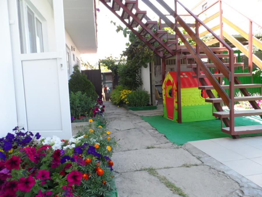 п витязево ул горького. витязево краснодарский край гостевой дом антураж.