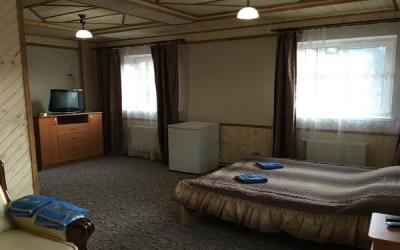 Мини-гостиница Skarbivka «Четырехместный»