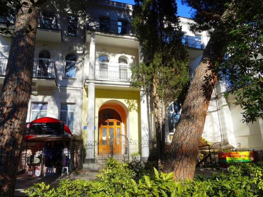 Ялта агидель. Гостиница Агидель Ялта. Ялта ул Пушкинская 2022. Пушкинская 31 Ялта. Ялта ул. Пушкина 31.