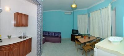 Мини-гостиница Дом Роз «Семейный 2-комнатный с мини-кухней»