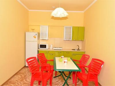 Мини-гостиница Дом Роз «3х-комнатный с кухней (Домик №3)»