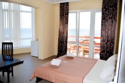 Гостиница Aфродита «Люкс 2-х комнатный с панорамным видом на море»
