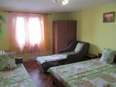 Мини-гостиница Южанка 111 «Стандарт четырехместный»